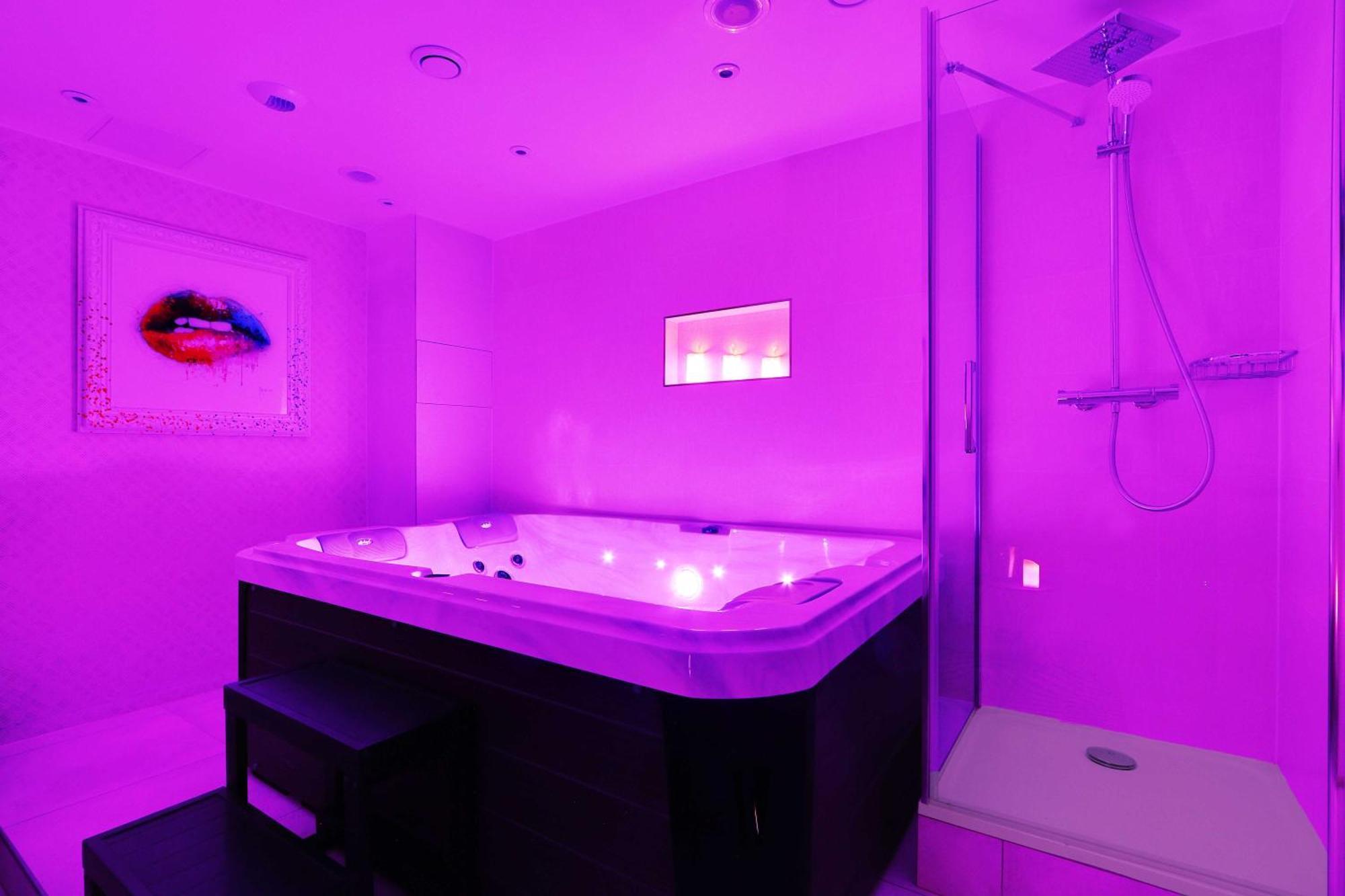 Intimate Apartment With Air Conditioner & Jacuzzi 2Br 6P Montmartre Parijs Buitenkant foto
