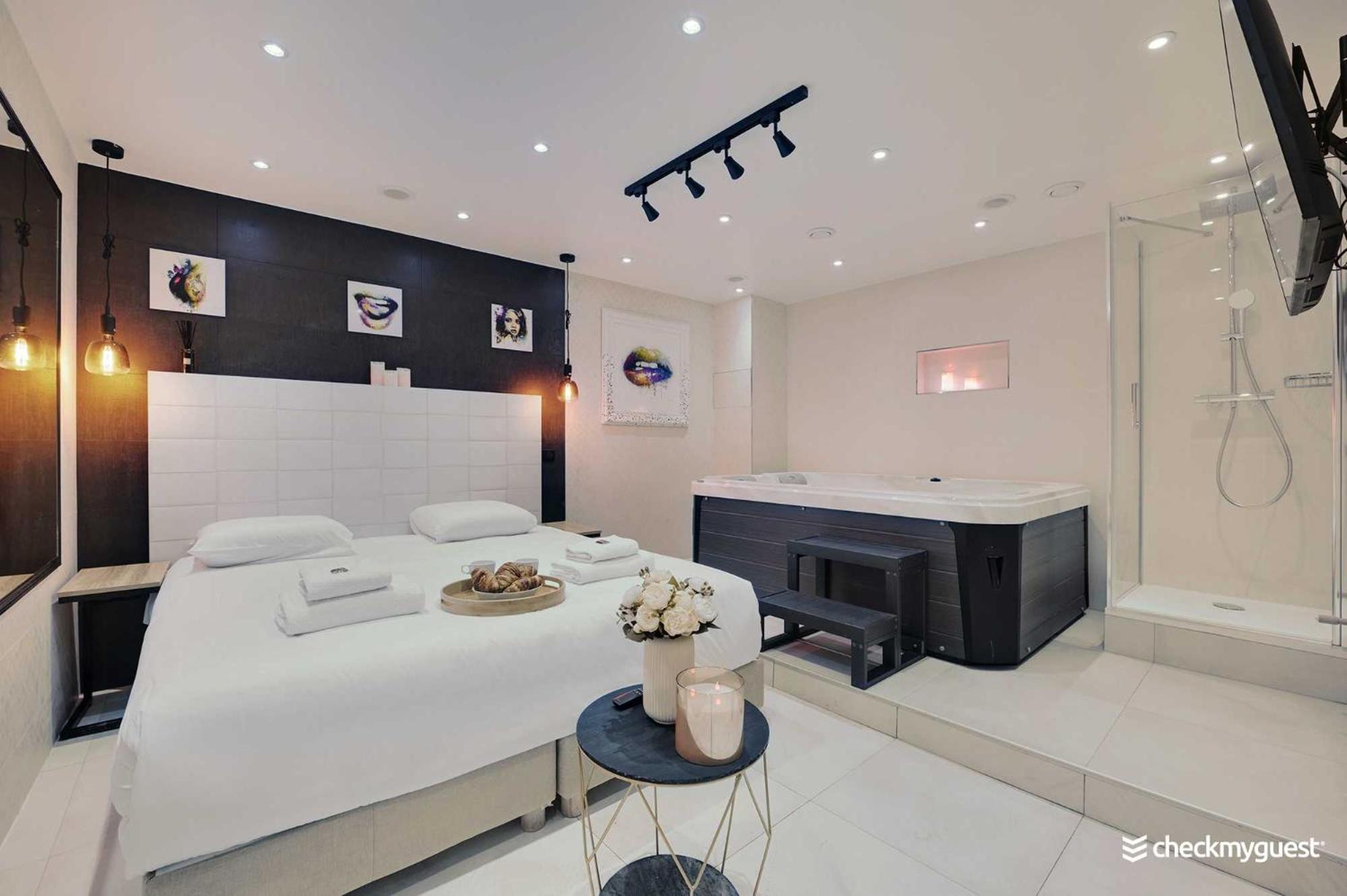 Intimate Apartment With Air Conditioner & Jacuzzi 2Br 6P Montmartre Parijs Buitenkant foto