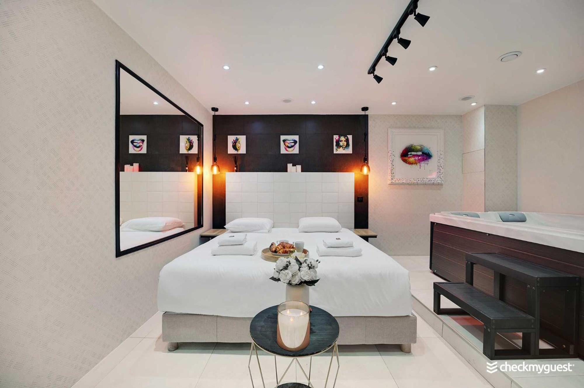 Intimate Apartment With Air Conditioner & Jacuzzi 2Br 6P Montmartre Parijs Buitenkant foto