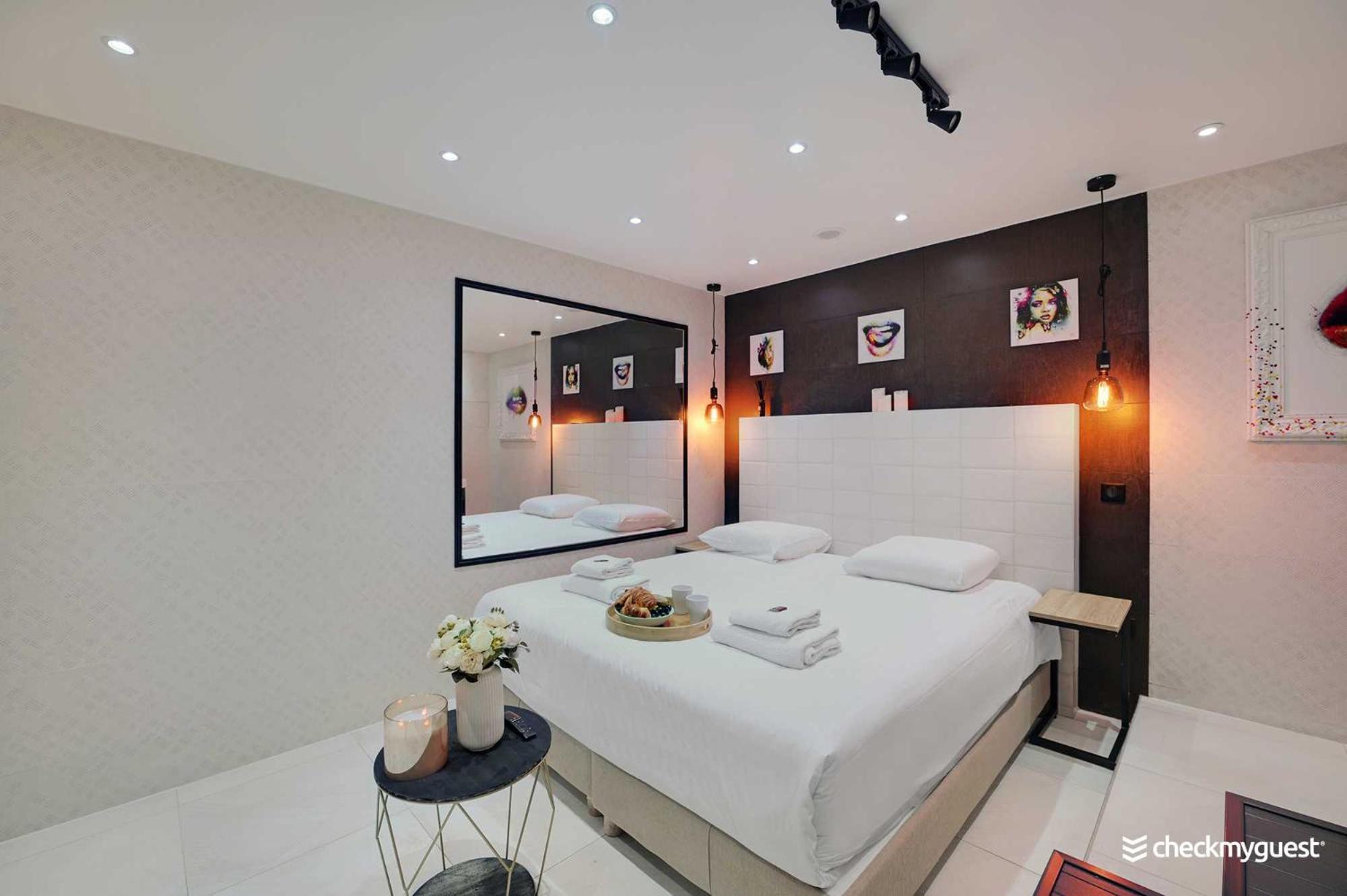 Intimate Apartment With Air Conditioner & Jacuzzi 2Br 6P Montmartre Parijs Buitenkant foto