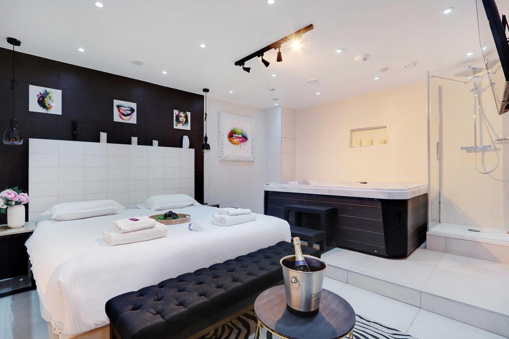 Intimate Apartment With Air Conditioner & Jacuzzi 2Br 6P Montmartre Parijs Buitenkant foto