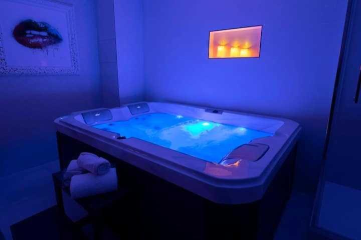 Intimate Apartment With Air Conditioner & Jacuzzi 2Br 6P Montmartre Parijs Buitenkant foto